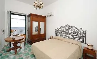 Via Annunziatella  22 *